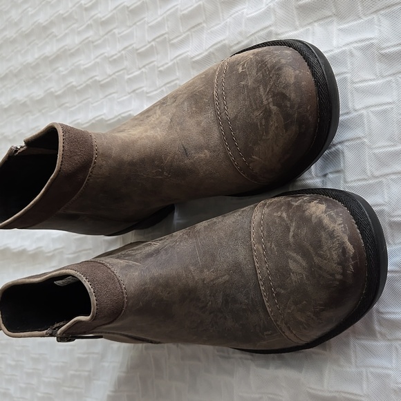 UGG ATTELL WATERPROOF LEATHER BOOTIE MOLE - Picture 2 of 8